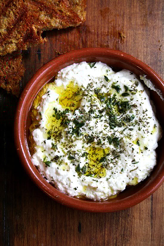 ricotta with thyme olive oil grilled bread - Article 1